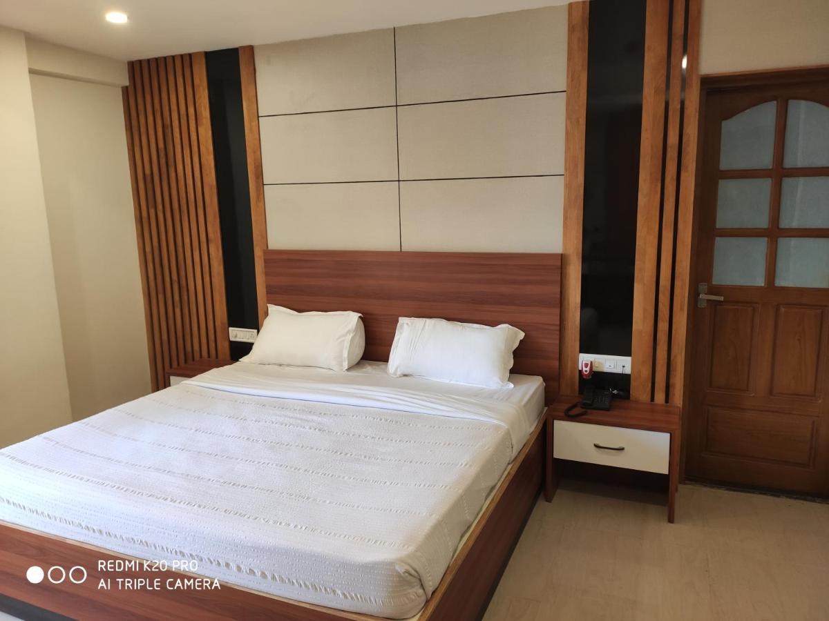 Hotel Sree Gokulam Apartments Guruvayur Exterior photo