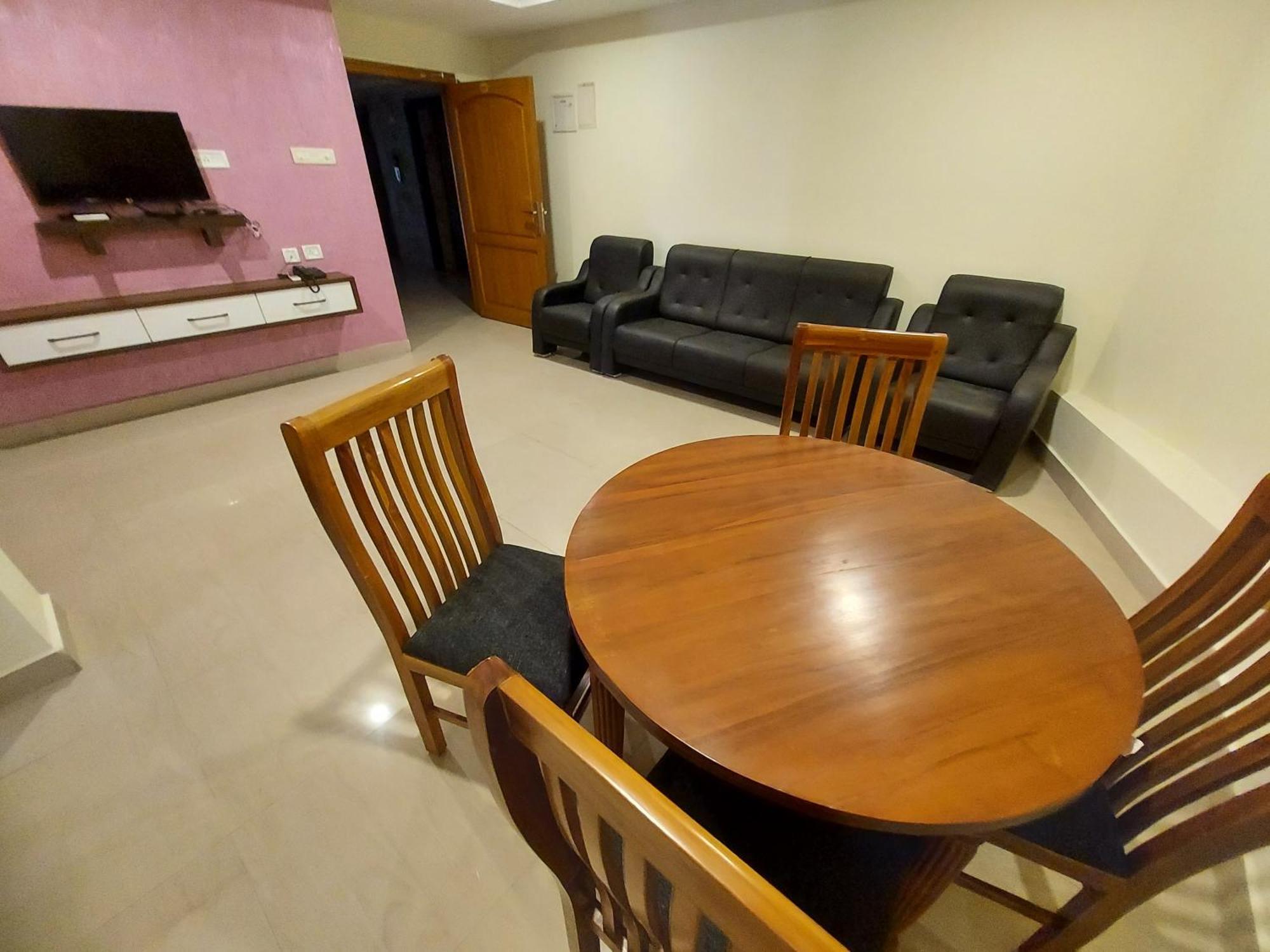 Hotel Sree Gokulam Apartments Guruvayur Exterior photo